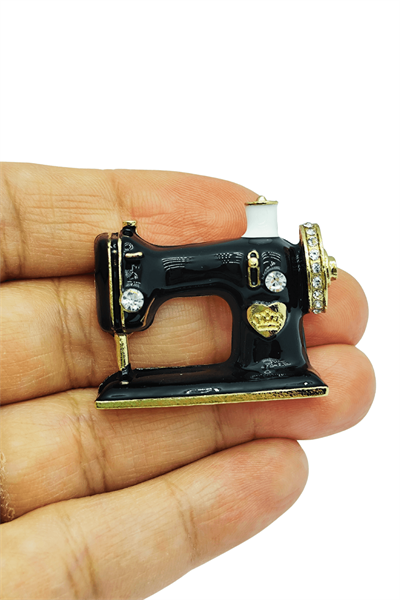 Vintage Dikiş Makinesi Figürlü Siyah Tasarım Broş