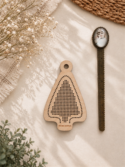 Hobianna Wooden Aida - AE-002 - Christmas Tree