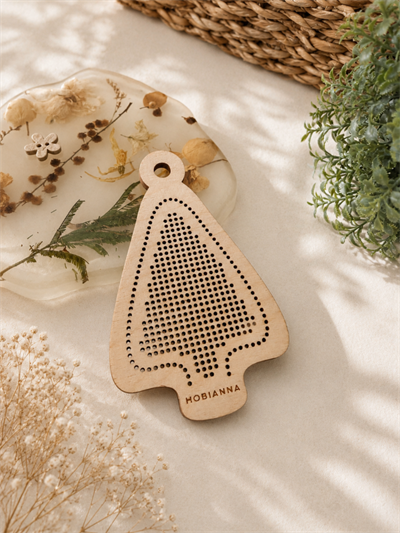 Hobianna Wooden Aida - AE-002 - Christmas Tree