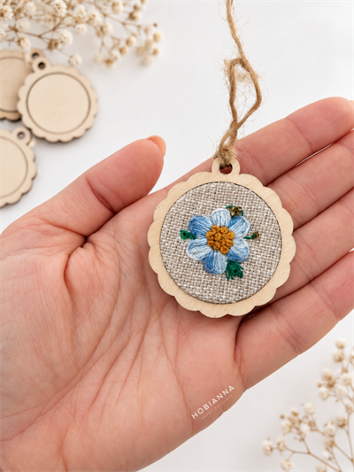 Hobianna Wooden Miniature Hoop - Flower Medium