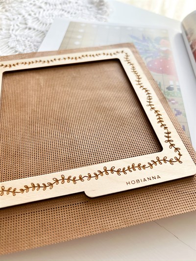 Hobianna Magnetic Wooden Hoop – Olivia 14x14cm