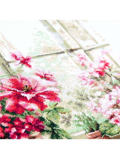 Magic Needle Rosy Morning Cross Stitch Kit - 70-34