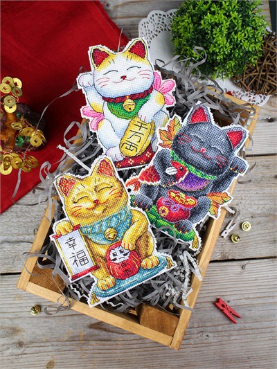 MP Studia Golden Maneki-Neko Plastic Canvas Cross Stitch Kit (Plastic Canvas, Threads & Chart Included) - P-1334