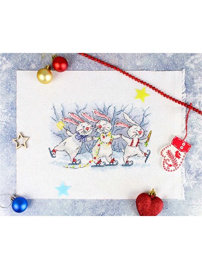 MP Studia Festive Round Dance Cross Stitch Kit (Aida, Threads & Chart Included) - M-993