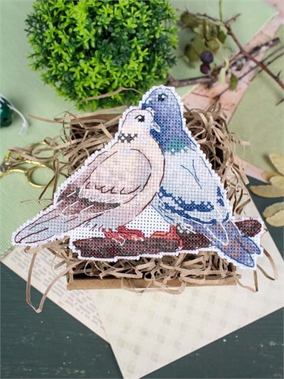 MP Studia Dove and Turtledove Plastic Canvas Cross Stitch Kit (Plastic Canvas, Threads & Chart Included) - P-1338