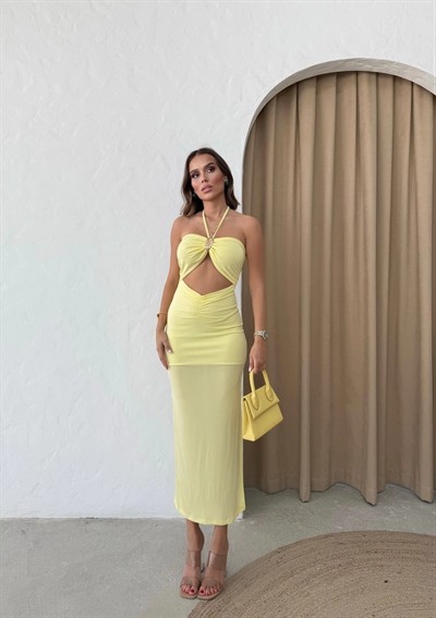 AKSESUAR DETAY BOYUNDAN BAĞLAMALI UZUN ELBİSE SARI