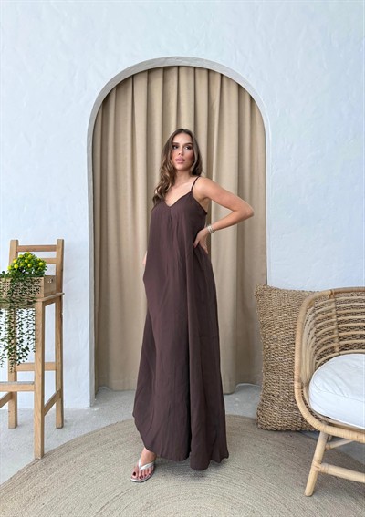 ASKILI UZUN ÇİLEK ELBİSE KOYU KAHVE