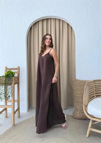 ASKILI UZUN ÇİLEK ELBİSE KOYU KAHVE