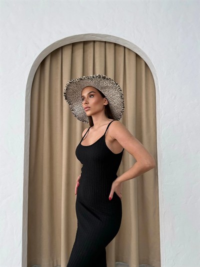 ASKILI YIRTMAÇLI UZUN TRİKO ELBİSE SİYAH