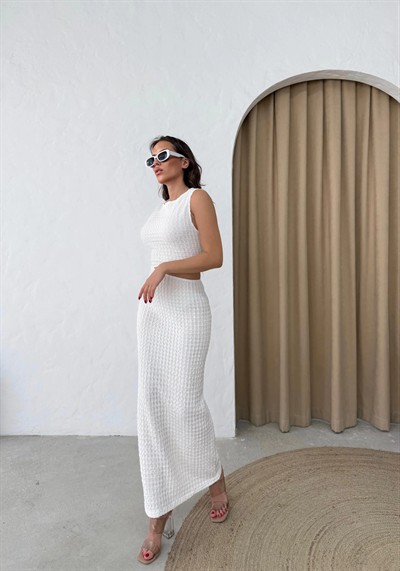 BEL DEKOLTE DETAY GOFRE UZUN ELBİSE BEYAZ