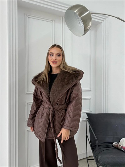 BEL KUŞAKLI BAKLAVA DESEN YAKA KÜRK DETAY ŞİŞME MONT KAHVE