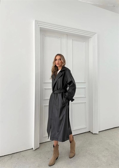 BEL VE KOL KEMER DETAY İÇ ASTARLI UZUN DERİ TRENÇ SİYAH 2035