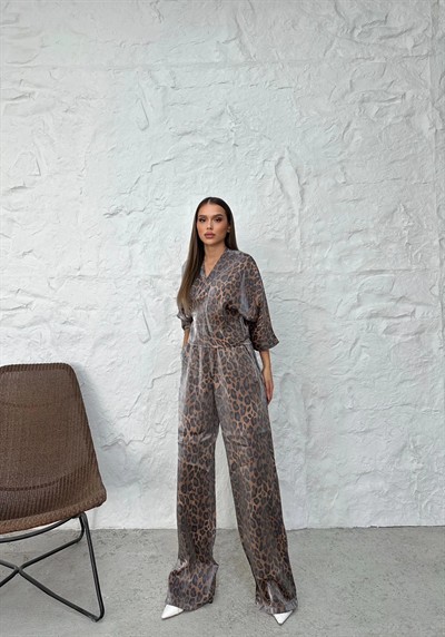 BELDEN BAĞLAMALI BLUZ VE PANTOLONLU LEOPAR DESEN İKİLİ TAKIM