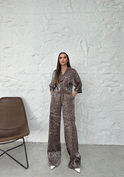 BELDEN BAĞLAMALI BLUZ VE PANTOLONLU LEOPAR DESEN İKİLİ TAKIM