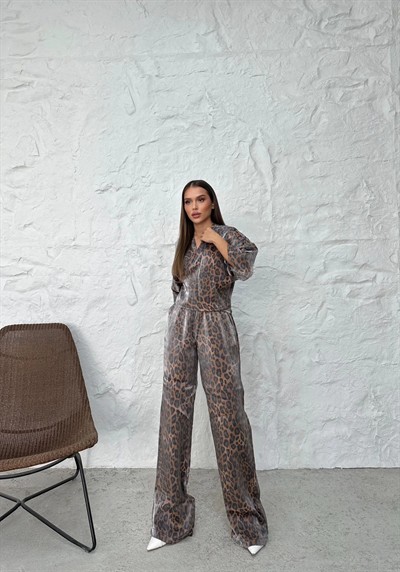 BELDEN BAĞLAMALI BLUZ VE PANTOLONLU LEOPAR DESEN İKİLİ TAKIM