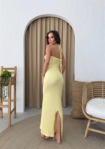 BOYUNDAN BAĞLAMALI GOFRE UZUN ELBİSE SARI