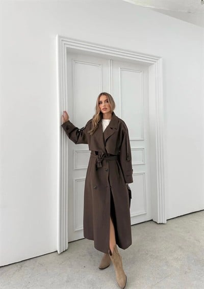 ÇİZGİLİ BEL VE KOL KUŞAKLI İÇ ASTARLI UZUN TRENÇKOT KAHVE