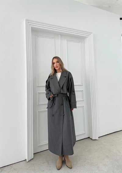 ÇİZGİLİ BEL VE KOL KUŞAKLI İÇ ASTARLI UZUN TRENÇKOT GRİ