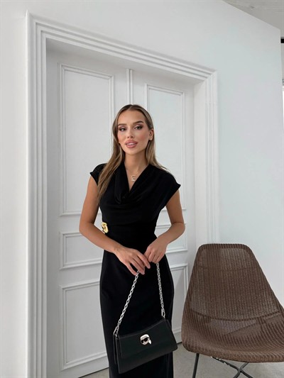 DEGAJE YAKA BEL AKSESUAR DETAY UZUN ELBİSE SİYAH