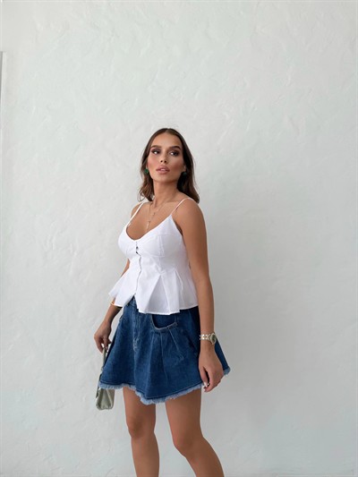 DÜĞME DETAY ASKILI BLUZ BEYAZ