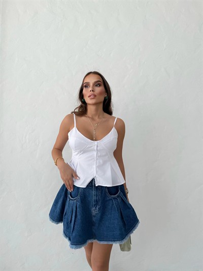 DÜĞME DETAY ASKILI BLUZ BEYAZ