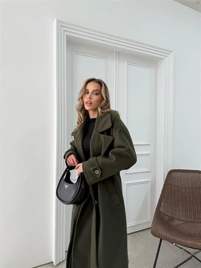 DÜĞME DETAY BEL KUŞAKLI İÇ ASTARLI UZUN KAŞE KABAN HAKİ DRL