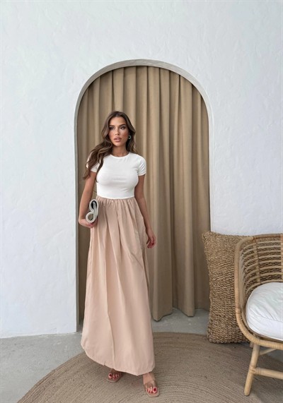 GARNELİ KEMERLİ UZUN ELBİSE BEJ