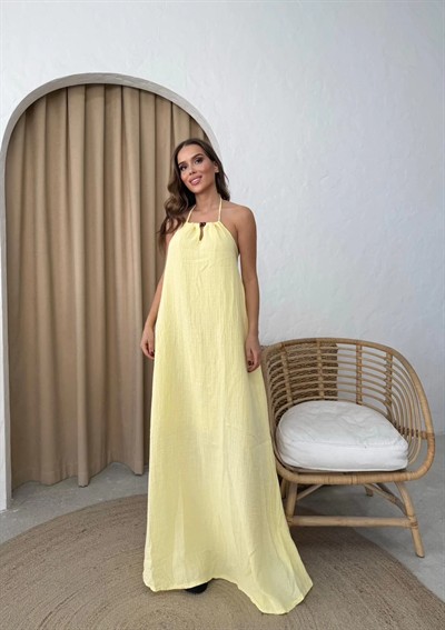 KEMERLİ BOYUN BAĞLAMA DETAY SIRT DEKOLTEUZUN ASTARLI KETEN ELBİSE SARI