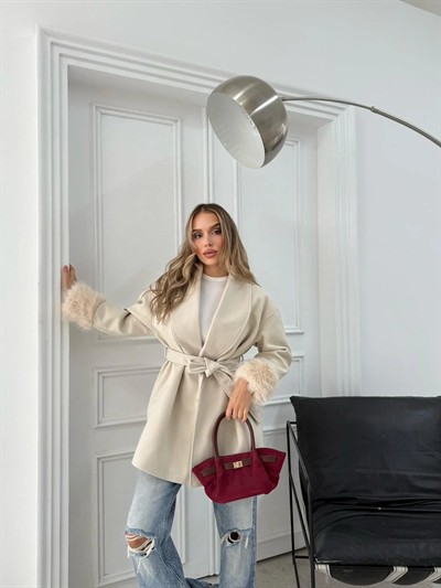 KOL KÜRK DETAY BEL KUŞAKLI KAŞE KABAN KREM