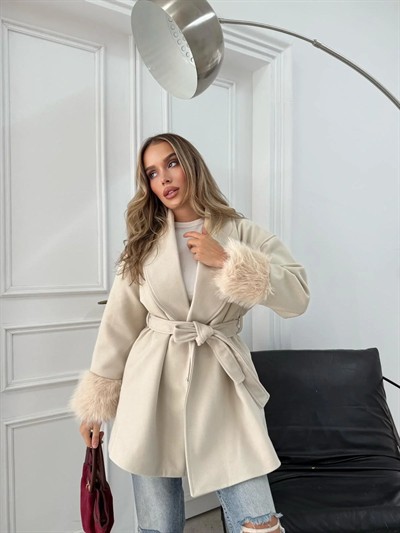 KOL KÜRK DETAY BEL KUŞAKLI KAŞE KABAN KREM