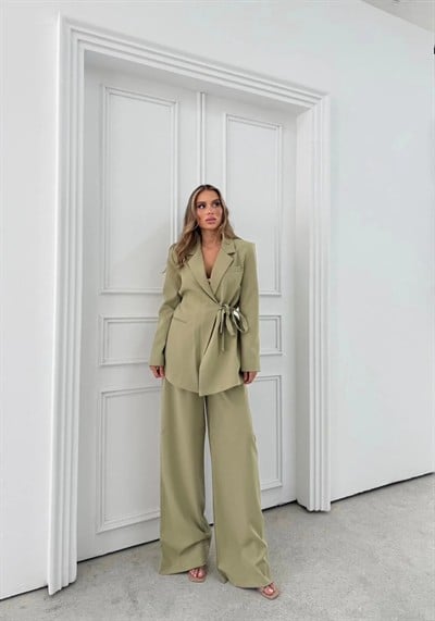 KRUVAZE YAKA YAN BAĞLAMA DETAY BLAZER CEKET VE PANTOLONLU İKİLİ TAKIM YEŞİL