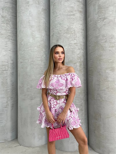 MADONNA YAKA DESENLİ BLUZ VE KEMERLİ ETEKLİ İKİLİ TAKIM PEMBE