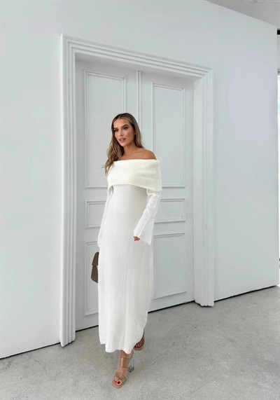 MADONNA YAKA YIRTMAÇLI UZUN TRİKO ELBİSE BEYAZ