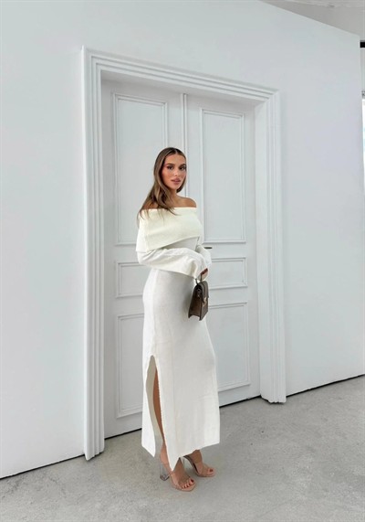 MADONNA YAKA YIRTMAÇLI UZUN TRİKO ELBİSE BEYAZ