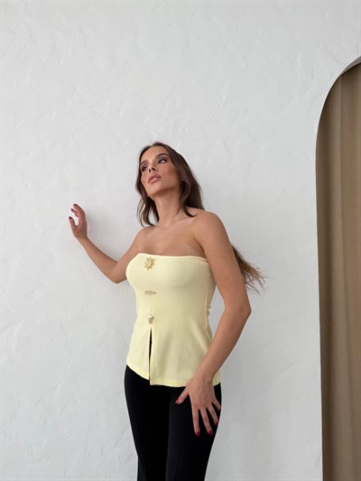 STRAPLEZ AKSESUAR DETAY YIRTMAÇLI OTTOMAN BLUZ SARI