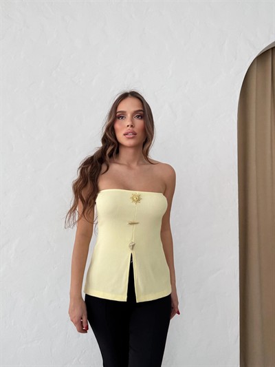 STRAPLEZ AKSESUAR DETAY YIRTMAÇLI OTTOMAN BLUZ SARI