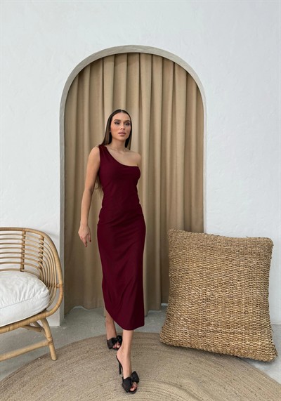 TEK OMUZ AKSESUAR DETAY UZUN ELBİSE BORDO