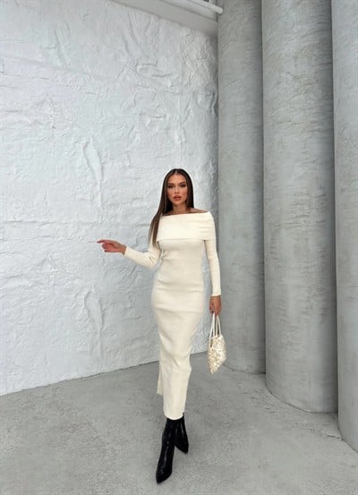 TRİKO MADONNA YAKA YIRTMAÇLI UZUN ELBİSE KREM