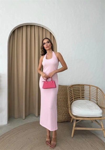U YAKA SIRT DEKOLTE DETAY UZUN GOFRE ELBİSE PEMBE
