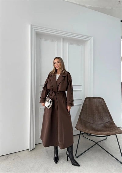 UZUN BEL VE KOL KUŞAKLI DÜĞME DETAY İÇ ASTARLI OVERSİZE TRENÇKOT KAHVE