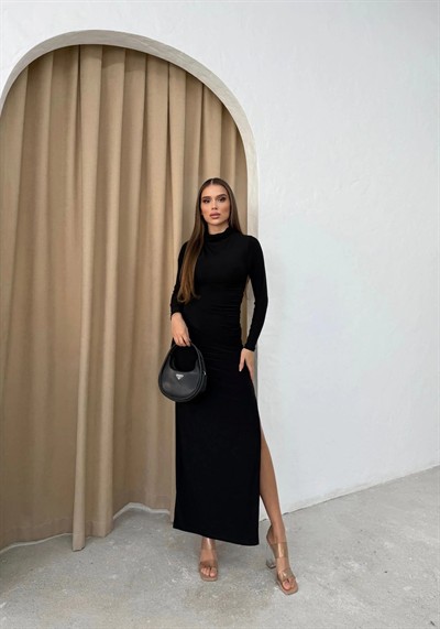 UZUN OMUZ VE BEL DRAPELİ YIRTMAÇLI SANDY ELBİSE SİYAH