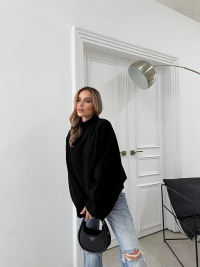 YARASA KOL BOĞAZLI OVERSİZE KAZAK SİYAH