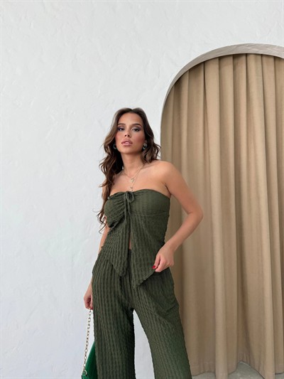 YIRTMAÇLI BÜZGÜLÜ BLUZ VE PANTOLONLU GOFRE İKİLİ TAKIM HAKİ