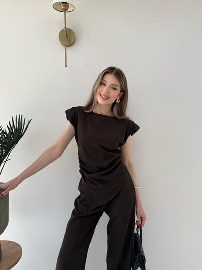 Asimetrik Detay Bluz ve Pantolonlu Double Kumas İkili Takım Kahve 2272