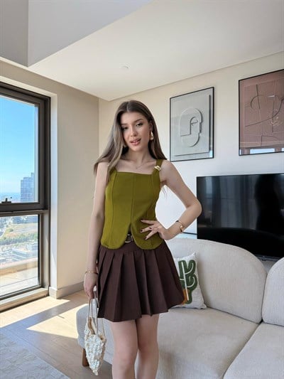 Askı Aksesuar Detay Kare Yaka Yırtmaçlı Bluz Yağ Yeşili 2301