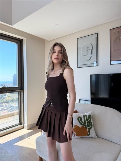 Askı Aksesuar Detay Kare Yaka Yırtmaçlı Bluz Kahve 2301