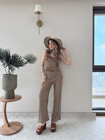 Askılı Fırfırlı Bluz ve Pantolonlu İkili Gofre Takım Vizon 2125