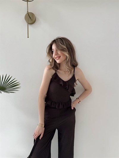 Askılı Fırfırlı Bluz ve Pantolonlu İkili Gofre Takım Kahve 2125