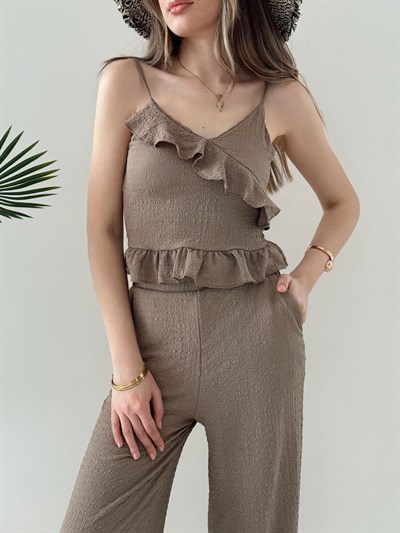 Askılı Fırfırlı Bluz ve Pantolonlu İkili Gofre Takım Vizon 2125