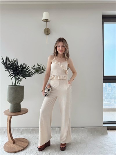Askılı Fırfırlı Bluz ve Pantolonlu İkili Gofre Takım Bej 2125